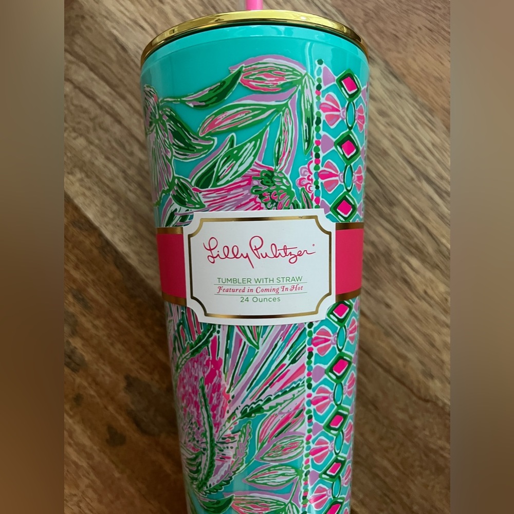 Lilly Pulitzer Tumbler in Coming in Hot NWT